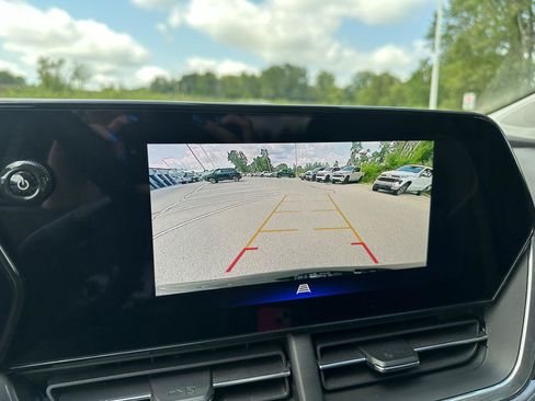 Used 2025 Chevrolet Trax ACTIV w/ Sunroof Package FWD image 22