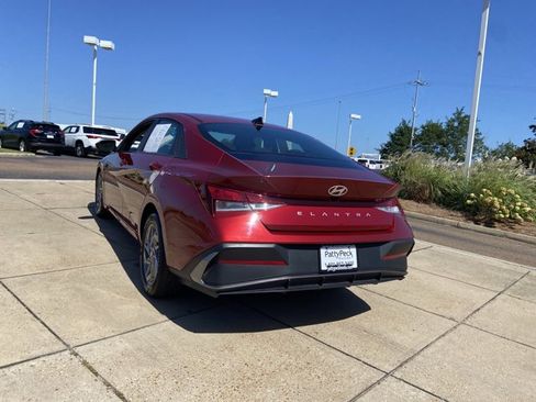 Used 2024 Hyundai Elantra SEL FWD image 12