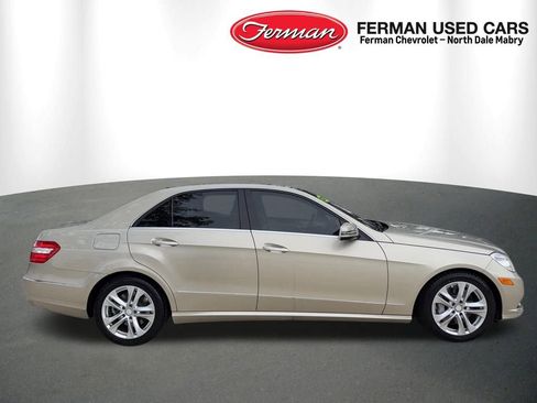 Used 2010 Mercedes-Benz E 550 4MATIC Sedan image 2