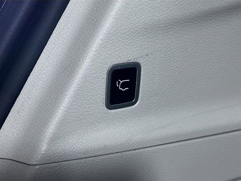 Used 2022 Chrysler Pacifica Touring-L image 26