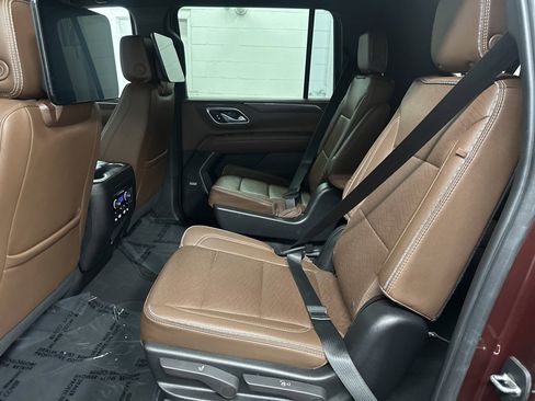 Used 2023 Chevrolet Suburban High Country image 39