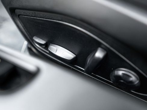 Certified 2025 Porsche 911 Carrera RWD image 22
