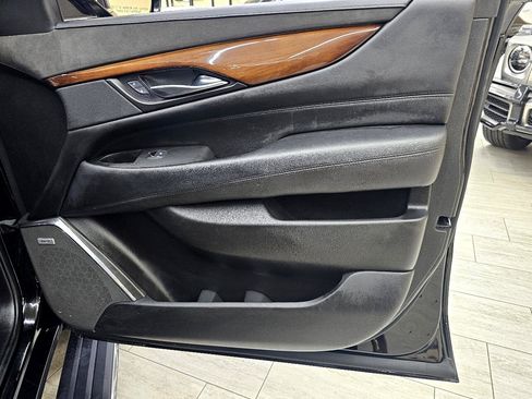 Used 2017 Cadillac Escalade ESV Premium Luxury image 43