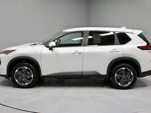 Used 2024 Nissan Rogue SV AWD/4WD image 8
