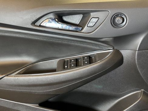 Used 2017 Chevrolet Cruze Premier image 19