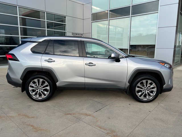 Used 2021 Toyota RAV4 XLE Premium AWD/4WD image 8