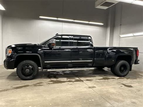Used 2019 GMC Sierra 3500 Denali image 2