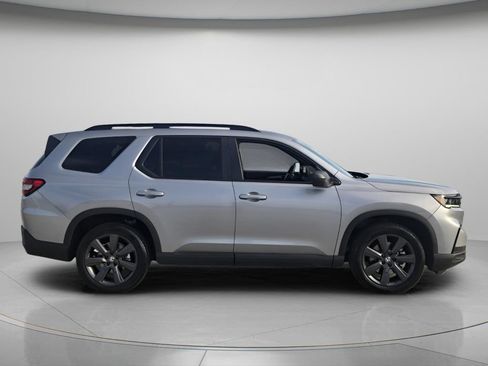 Certified 2025 Honda Pilot Sport image 3