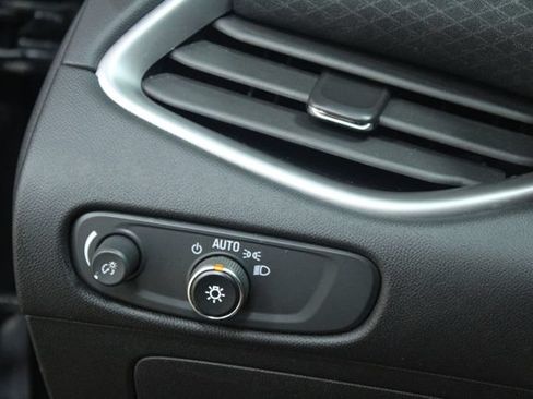 Used 2022 Chevrolet Malibu RS FWD image 14