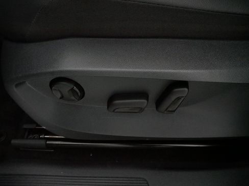 Certified 2024 Volkswagen Tiguan SE image 20