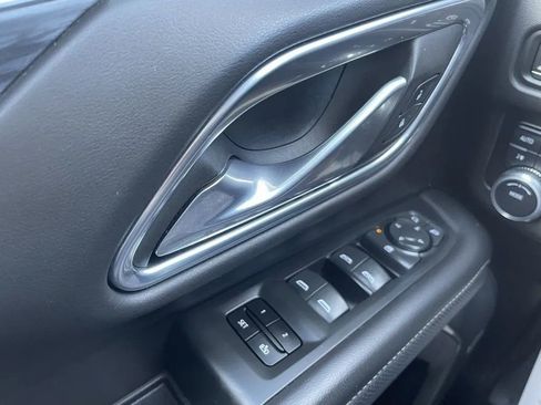 Used 2021 GMC Yukon XL SLT image 35