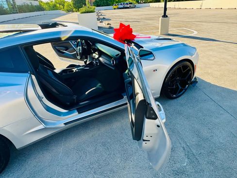 Used 2017 Chevrolet Camaro SS RWD image 28