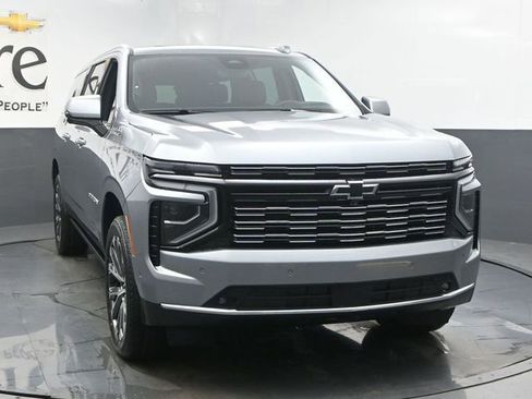 New 2026 Chevrolet Suburban High Country AWD/4WD image 30