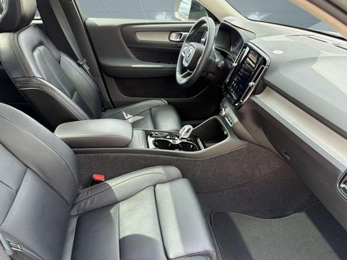 Certified 2023 Volvo XC40 B4 Plus w/ Protection Package Premier FWD image 30