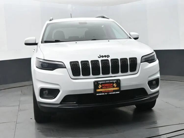 Used 2020 Jeep Cherokee Latitude Plus AWD/4WD image 3