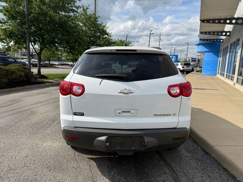 Used 2010 Chevrolet Traverse LT FWD image 10
