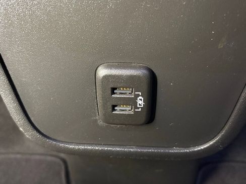 Used 2020 Chevrolet Equinox LS image 32