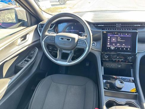 Used 2024 Jeep Grand Cherokee Laredo w/ Trailer Tow Package image 18