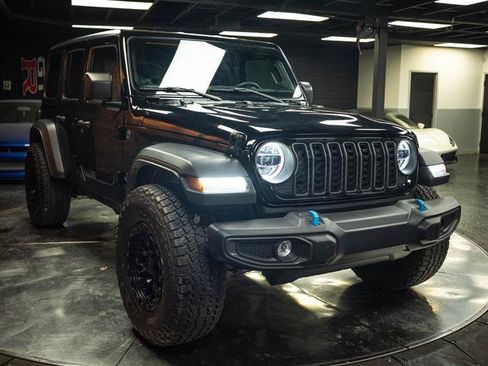 Used 2024 Jeep Wrangler Unlimited w/ Convenience Group AWD/4WD image 5