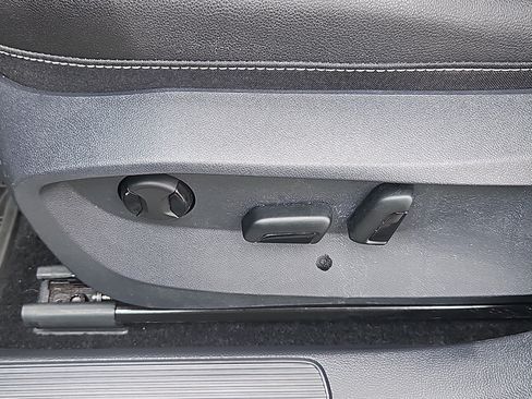 Certified 2024 Volkswagen Taos SEL AWD/4WD image 16
