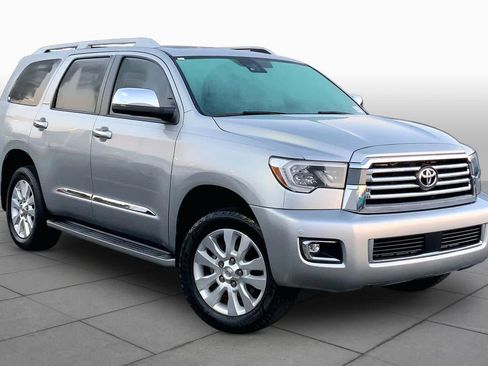 Used 2020 Toyota Sequoia Platinum RWD image 3