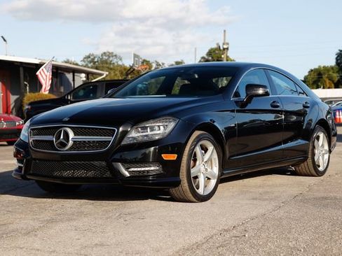 Used 2012 Mercedes-Benz CLS 550 4MATIC w/ Premium I Pkg image 4