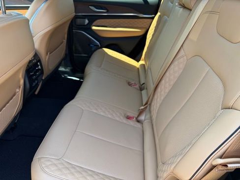 Used 2023 Jeep Grand Cherokee Summit AWD/4WD image 12