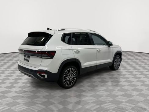 Used 2025 Volkswagen Taos SE FWD image 10