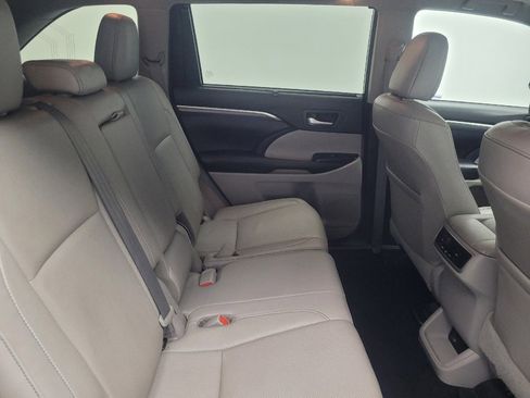 Used 2017 Toyota Highlander Limited image 19