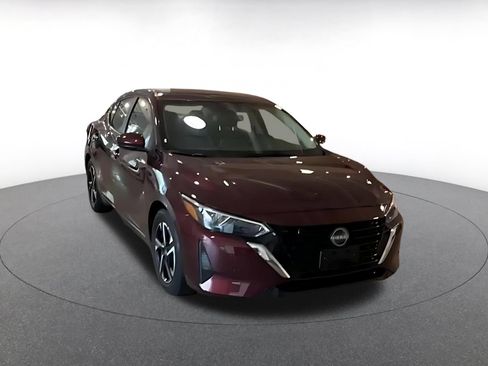 Used 2025 Nissan Sentra SV FWD image 2
