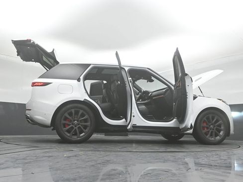 Used 2024 Land Rover Range Rover Sport Dynamic SE image 46