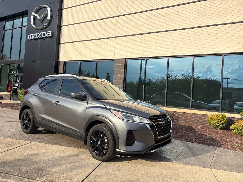 Used 2024 Nissan Kicks SV w/ Exterior Package FWD image 1
