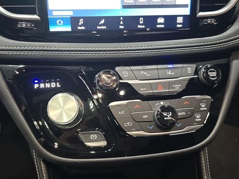 New 2026 Chrysler Pacifica Limited w/ S Appearance Package image 14