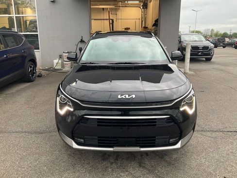New 2025 Kia Niro EX Touring image 2