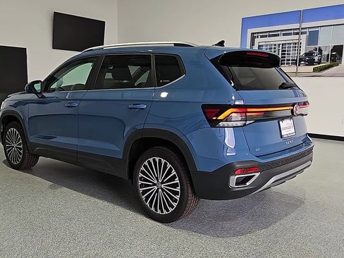 New 2026 Volkswagen Taos SE FWD image 6