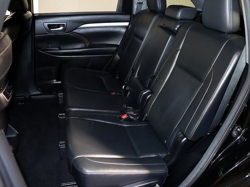 Used 2016 Toyota Highlander XLE image 13