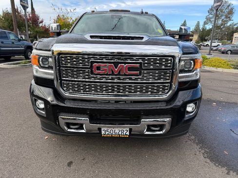 Used 2019 GMC Sierra 3500 Denali w/ Duramax Plus Package image 2