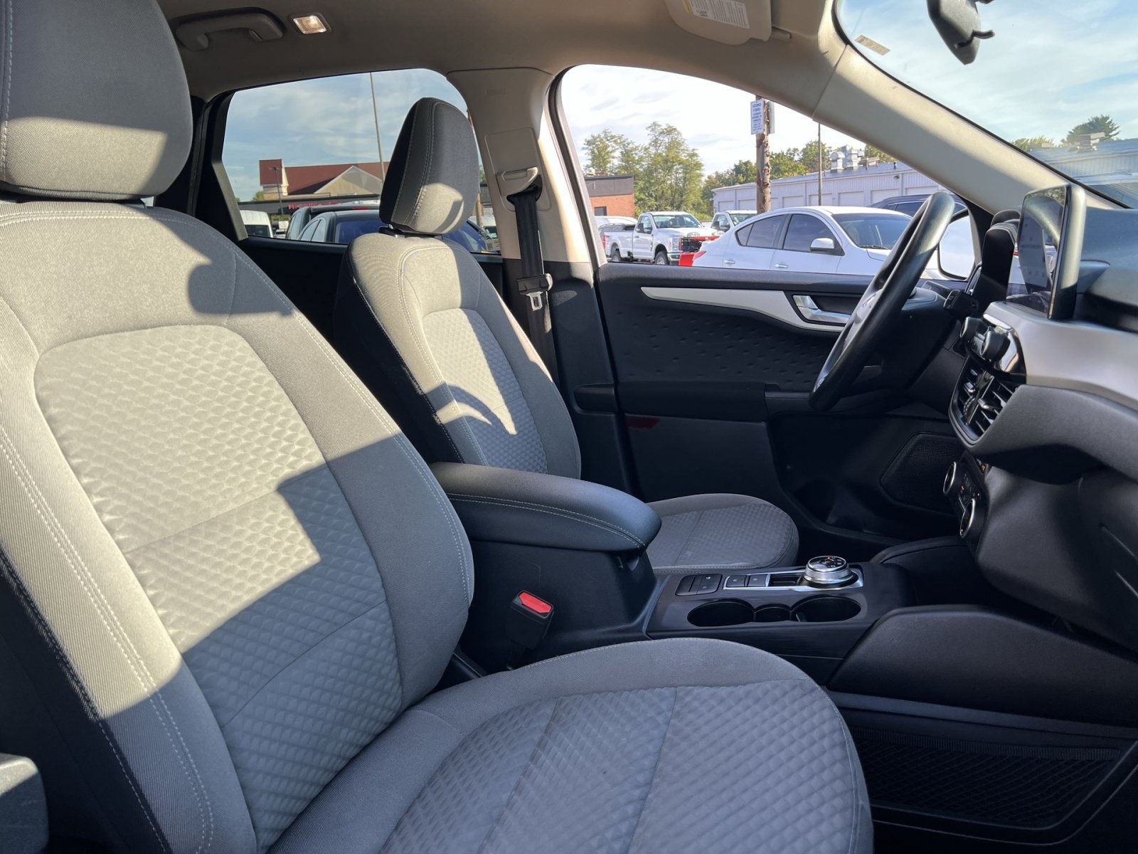 Used 2020 Ford Escape SE FWD image 25