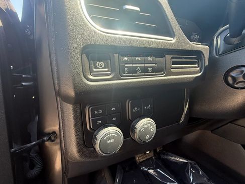 Used 2024 Chevrolet Tahoe Z71 w/ Luxury Package AWD/4WD image 19