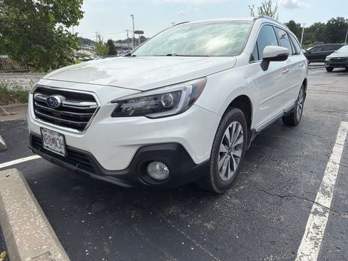 Used 2019 Subaru Outback 3.6R Touring AWD/4WD image 2