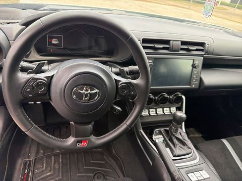 Used 2025 Toyota GR86 Premium RWD image 9