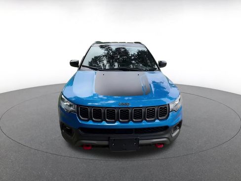 Used 2025 Jeep Compass Trailhawk AWD/4WD image 4