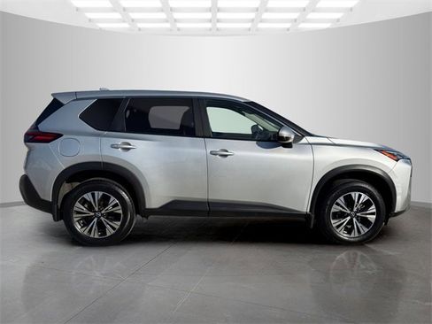 Used 2023 Nissan Rogue SV image 9