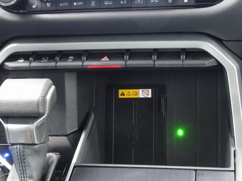 Certified 2024 Toyota Sequoia Platinum image 37