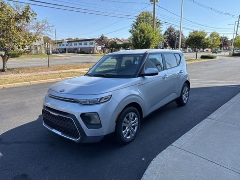 Used 2021 Kia Soul LX image 3