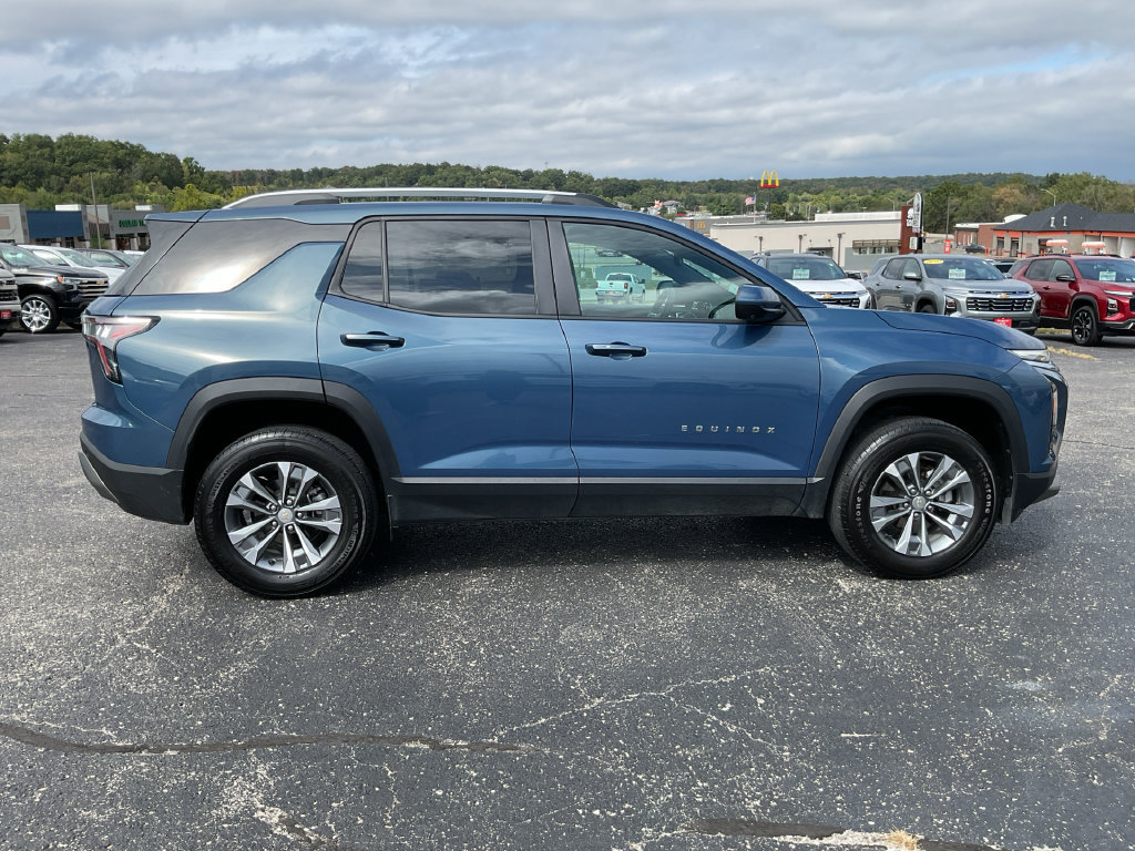 Used 2025 Chevrolet Equinox LT w/ Convenience Package II FWD image 8