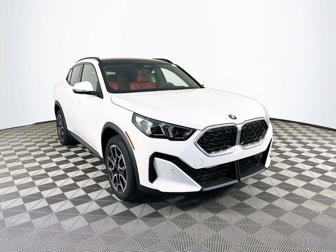 Used 2025 BMW X2 xDrive28i w/ Technology Package image 2