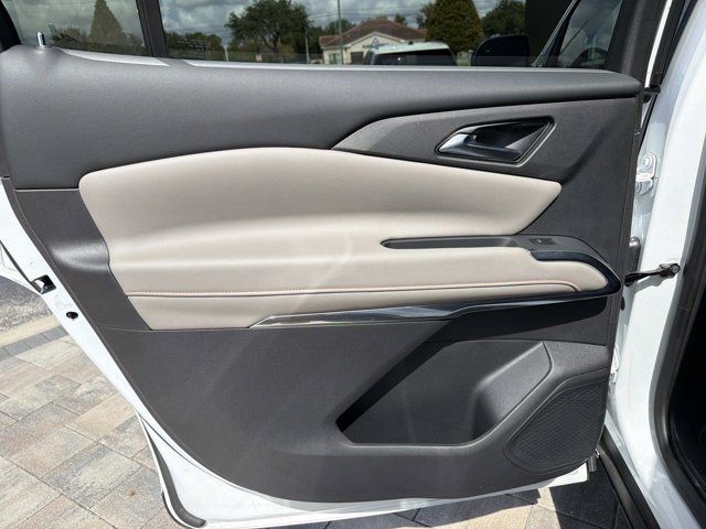 Used 2026 Chevrolet Traverse LT FWD image 15
