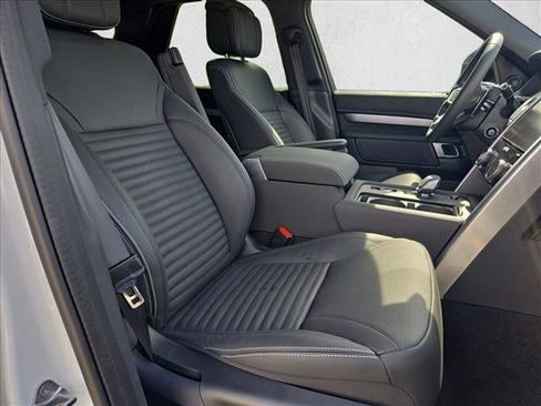 Certified 2025 Land Rover Discovery Dynamic SE AWD/4WD image 20