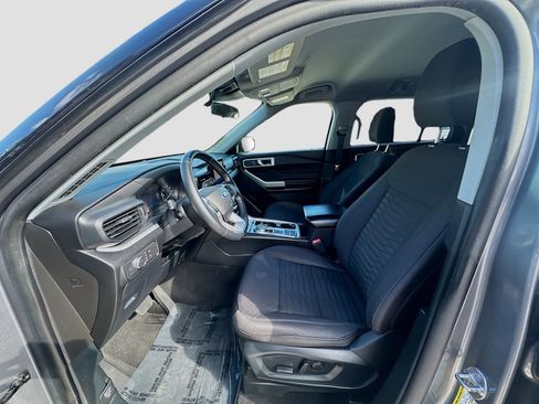 Used 2021 Ford Explorer XLT image 18